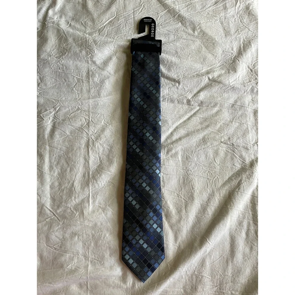NEW George 6W96-3153 Necktie Dress Tie in Blue Modern‎ Geometric Diamond Print
